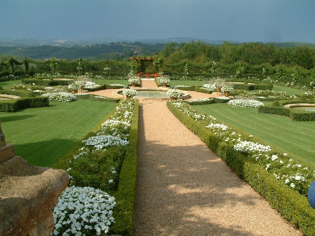 The rose garden at Eyrignac.