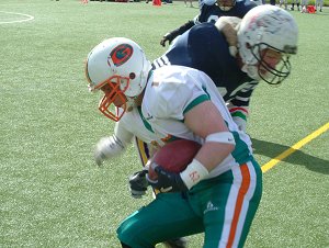 David Nimmins catches for a first down