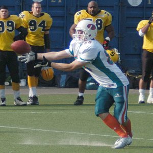 Cheyne McDonald makes the catch