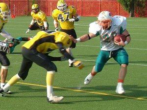 Duncan French fends off the Sundevils